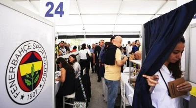 Fenerbah&ccedil;e'de oy kullanma işlemi başladı