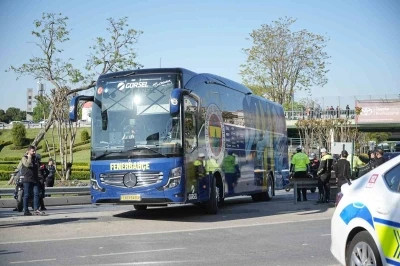 Fenerbah&ccedil;e, derbi i&ccedil;in stada geldi
