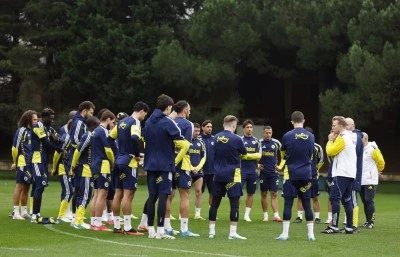 Fenerbah&ccedil;e, Dirk Kuyt y&ouml;netiminde &ccedil;alıştı