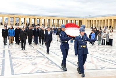 Fenerbah&ccedil;e Divan Kurulu, kul&uuml;b&uuml;n kuruluşunun 119. yılında Anıtkabir'i ziyaret etti