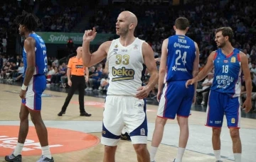 Fenerbah&ccedil;e, final serisi ilk ma&ccedil;ında A. Efes&rsquo;i 85-74 mağlup etti
