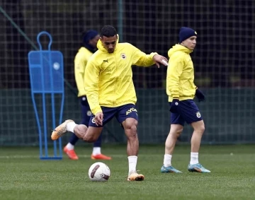 Fenerbah&ccedil;e, Galatasaray derbi ma&ccedil;ı hazırlıklarını s&uuml;rd&uuml;rd&uuml;
