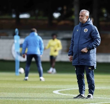 Fenerbah&ccedil;e, Galatasaray derbisi hazırlıklarını s&uuml;rd&uuml;rd&uuml;