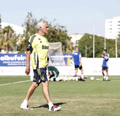 Fenerbah&ccedil;e g&uuml;n&uuml; tek antrenmanla tamamladı