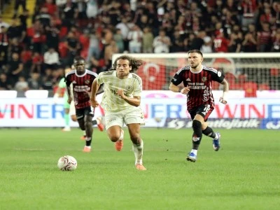 Fenerbah&ccedil;e ilk 5 haftada 8 puan kaybetti