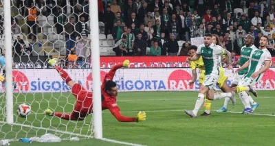 Fenerbah&ccedil;e, Konya'da rahat kazandı