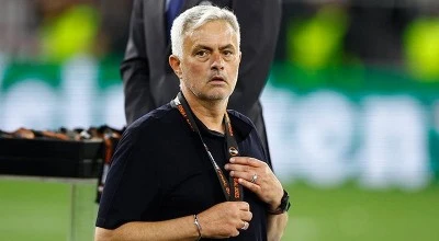 Fenerbah&ccedil;e Mourinho'ya kapıyı g&ouml;sterdi