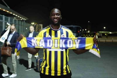 Fenerbah&ccedil;e&rsquo;nin yeni transferi Romelu Lukaku, İstanbul&rsquo;a geldi