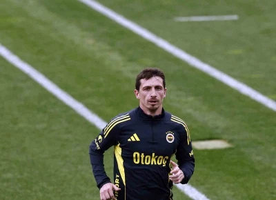 Fenerbah&ccedil;e &ouml;nce salonda, sonra sahada &ccedil;alıştı