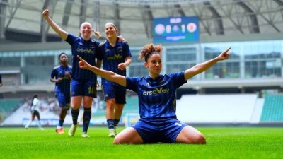 Fenerbah&ccedil;e şampiyonluk ipini g&ouml;ğ&uuml;sledi