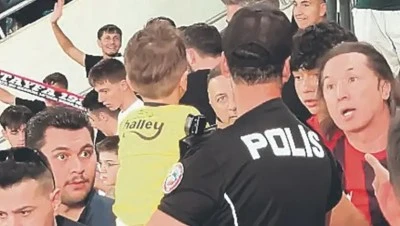 Fenerbah&ccedil;eli &ccedil;ocuğun formasını &ccedil;ıkarttıran taraftardan a&ccedil;ıklama