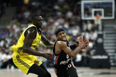 Fenerbah&ccedil;eli Jilson Bango'nun &ouml;n &ccedil;apraz bağında yırtık tespit edildi