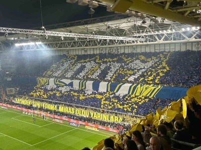 Fenerbah&ccedil;eli taraftarlardan derbiye &ouml;zel koreografi