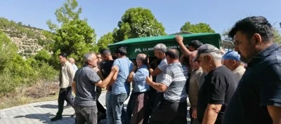  Feribot faciasında hayatını kaybeden H&uuml;seyin &Ouml;zdemir, toprağa verildi