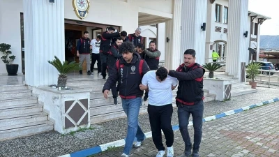 Fethiye&rsquo;de 2 villaya uyuşturucu baskını: 12 g&ouml;zaltı