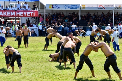 Fethiye'de 3. Mustafa Kiremitli Yağlı G&uuml;reşleri Coşkuyla Başladı