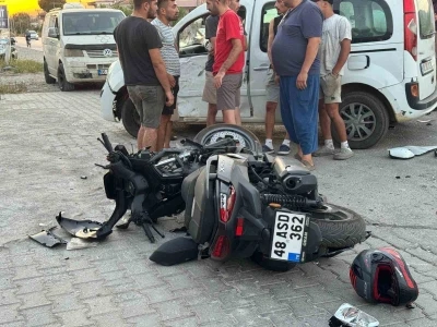 Fethiye&rsquo;de motosiklet ile hafif ticari ara&ccedil; &ccedil;arpıştı: 1 &ouml;l&uuml;