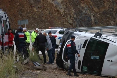 Fethiye&rsquo;de yolcu minib&uuml;s&uuml; devrildi: 7 yaralı