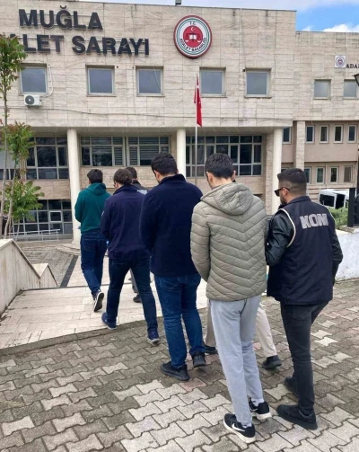 FET&Ouml; ter&ouml;r &ouml;rg&uuml;t&uuml; iki ş&uuml;pheli tutuklandı
