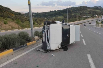 Fiat Tofaş&rsquo;ın hurdaya d&ouml;nd&uuml;ğ&uuml; kazada 4 kişi yaralandı
