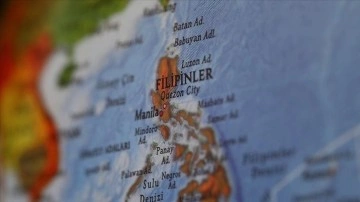 Filipinler, tartışmalı sulardaki iki gemisine &Ccedil;in'e ait gemilerin &ccedil;arptığını duyurdu