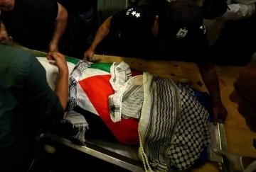 Filistin Devlet Başkanı Abbas, İsrail askerlerinin &ouml;ld&uuml;rd&uuml;ğ&uuml; Eygi&rsquo;nin babası ile g&ouml;r&uuml;şt&uuml;
