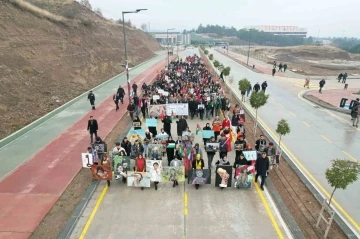 Filistin i&ccedil;in d&uuml;zenlenen sessiz y&uuml;r&uuml;y&uuml;şte tuale yansıyan &ccedil;ığlık
