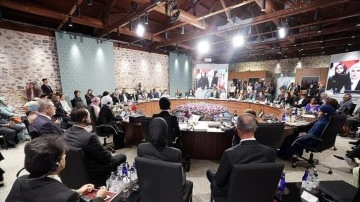 "Filistin İ&ccedil;in Tek Y&uuml;rek Zirvesi"nde farklı &uuml;lkelerden kalıcı barış ve &ccedil;&ouml;z&uuml;m &ccedil;ağrısı