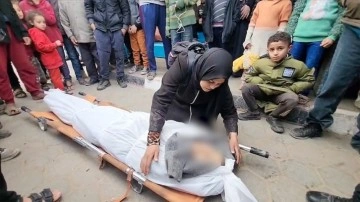 Filistinli anne İsrail'in Gazze saldırılarında iki oğlunu bir g&uuml;n arayla toprağa verdi