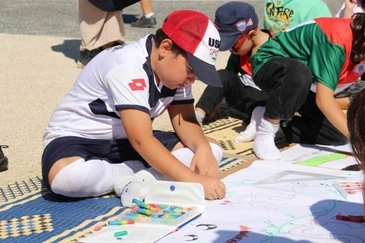 Filistinli &ccedil;ocuklar i&ccedil;in &ccedil;izdiler