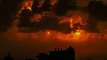 Filistinli gazeteci: İsrail, Gazze'deki yayınımı durdurmak i&ccedil;in evimi bombaladı ve babamı &ouml;ld&uuml;rd&uuml;