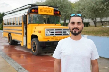 Filmden esinlenerek yaptığı hayalindeki &rsquo;School Bus&rsquo; ile d&uuml;nya turuna &ccedil;ıktı
