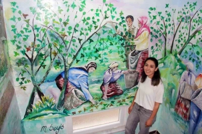 Fındığın 12 aylık ser&uuml;venini evinin merdiven duvarına resmettirdi
