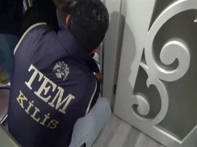 Firari FET&Ouml; h&uuml;k&uuml;ml&uuml;s&uuml; banyodaki gizli b&ouml;lmede yakalandı