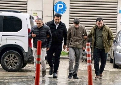 Fır&ccedil;a sapıyla arkadaşlarını ağır yaraladılar, 2 kişi tutuklandı