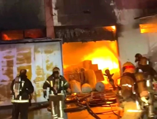 Ge&ccedil;it'teki  fabrika yangını kontrol altına alındı