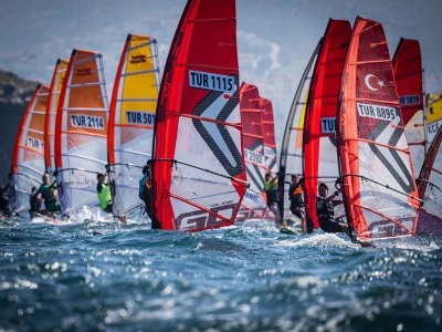 Fo&ccedil;a'da s&ouml;rf r&uuml;zgarı milli forma i&ccedil;in esti