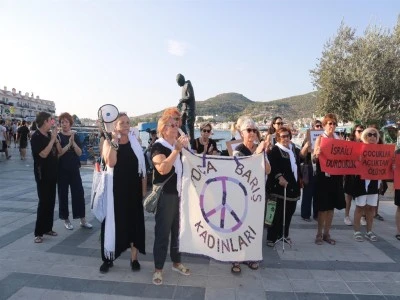 Fo&ccedil;alı kadınlardan İsrail protestosu