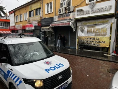 Forkliftle kuyumcuyu soydu