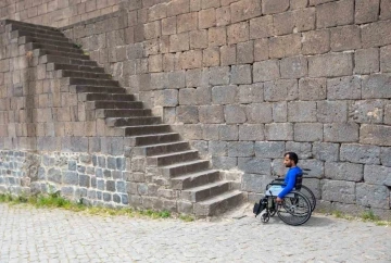 Fotono21 Derneği &uuml;yeleri engelliler i&ccedil;in &ccedil;ekim yaptı
