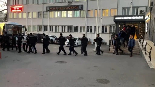 Cinsel saldırı ş&uuml;phelilerini tetik&ccedil;ilere vurduran aile ve tetik&ccedil;iler yakalandı