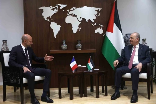 Fransa Dışişleri Bakanı Barrot, Filistin Başbakanı Mustafa ile g&ouml;r&uuml;şt&uuml;
