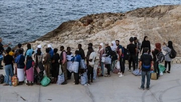 Fransa, Lampedusa Adası'ndaki d&uuml;zensiz g&ouml;&ccedil;menleri topraklarına almayacak