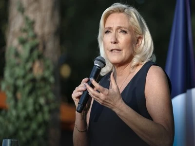 Fransa siyaseti karıştı: Le Pen cumhurbaşkanlığı adaylığını resmen a&ccedil;ıkladı