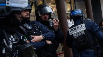 Fransa'da polis kovalamacasında yaralanan skuter s&uuml;r&uuml;c&uuml;s&uuml; de hayatını kaybetti