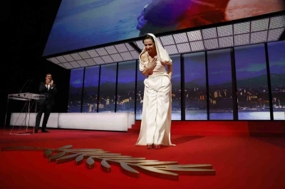 Fransız film yıldızı Binoche, Cannes Film Festivali a&ccedil;ılışında Filistinli gazeteci Hassona&rsquo;yı andı
