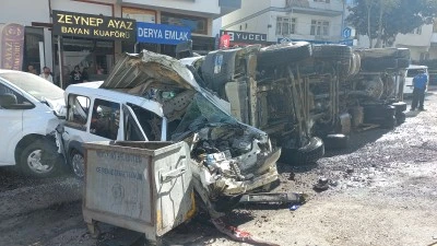 Freni arızalanan kamyon 15 araca &ccedil;arptı: 5 yaralı