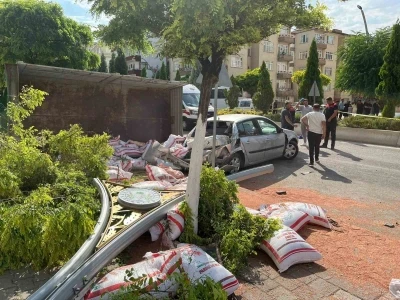 Freni patlayan tır zincirleme kazaya yol a&ccedil;tı, 1 kişi hayatını kaybetti