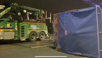 FSM K&ouml;pr&uuml;s&uuml;&rsquo;nde kamyon ile otomobil &ccedil;arpıştı: 2 yaralı
