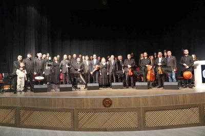 F&Uuml;&rsquo;de akademisyenler korosu sergilendi
